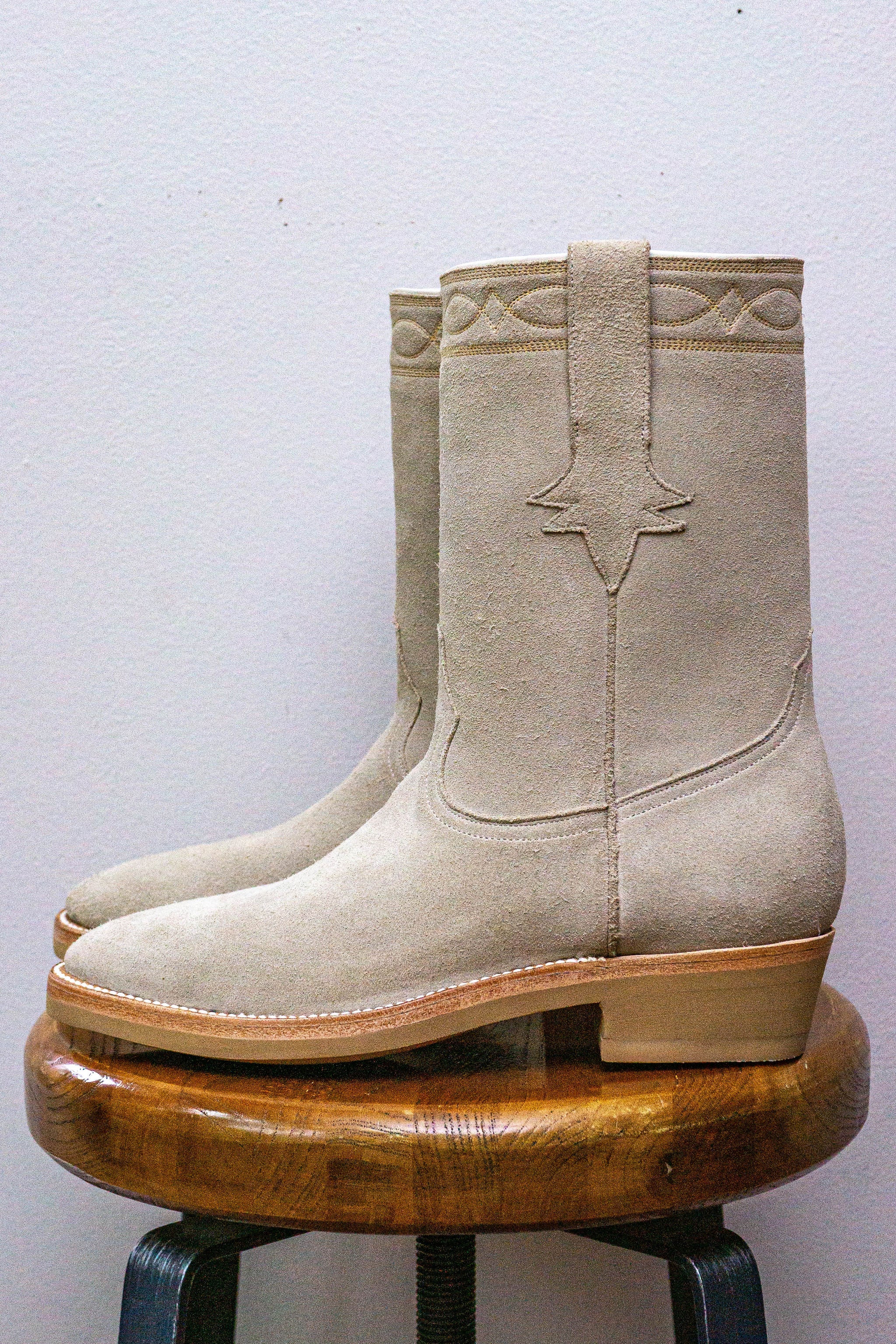 Wythe Roper Boots - Sand Suede